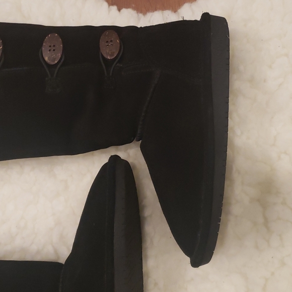 Bearpaw boots Size 7 - Picture 2 of 9